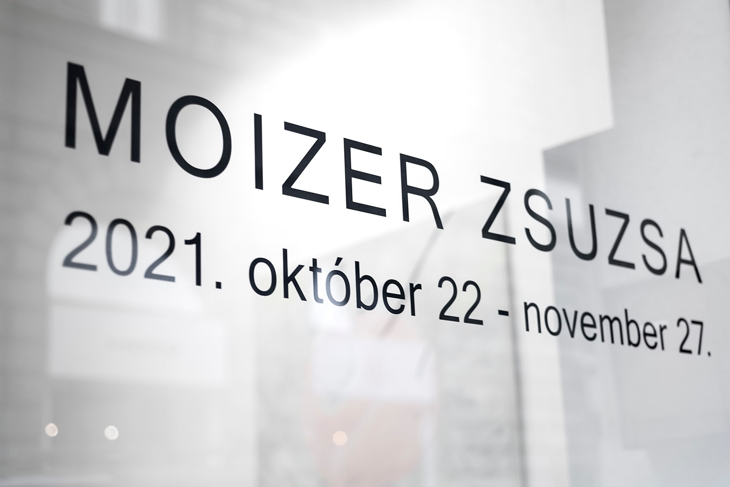 deak-erika-galeria-moizer-zsuzsa-hold-pluto-2021-08-min